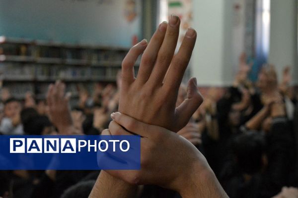 هم‌نوایی دانش‌آموزان مدرسه شهدای علم و فناوری در سوگ حضرت زهرا(س)