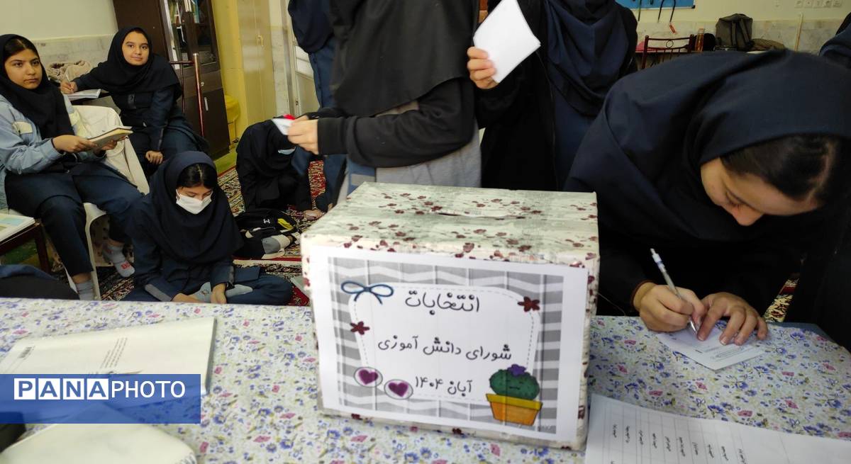 انتخابات شورای دانش آموزی در دبیرستان کوثر فرهنگیان 