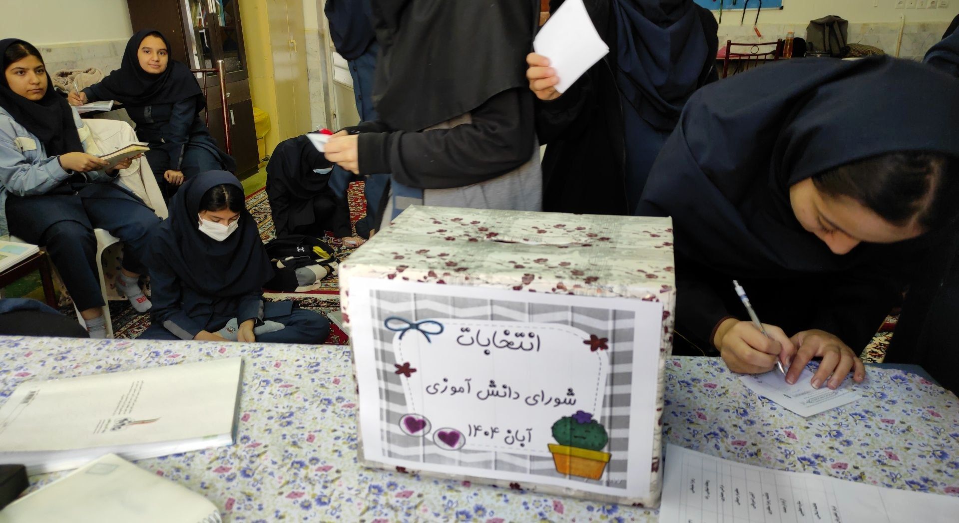 انتخابات شورای دانش آموزی در دبیرستان کوثر فرهنگیان 