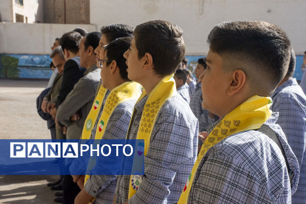 جوانه‌های محلاتی ورود به دوره متوسطه را با جشن جوانه‌ها آغاز کردند
