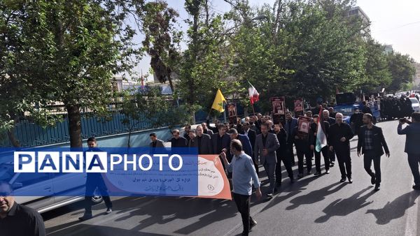 حضور پرشور فرهنگیان منطقه ۱۴ در مراسم تشییع پیکرهای شهدای جنگ ۱۲ روزه