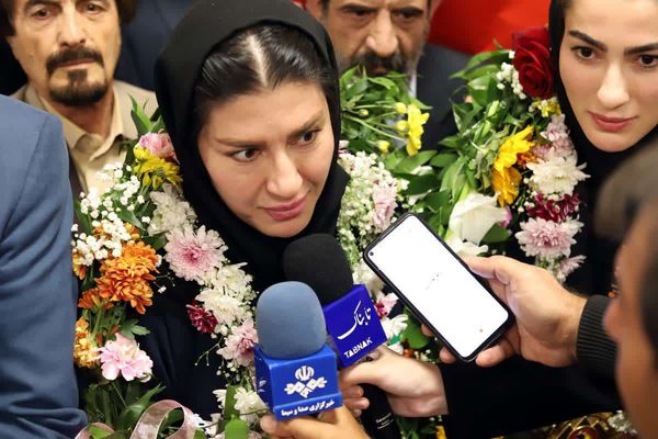 آیین استقبال باشکوه از آتوسا گلشاد نژاد، قهرمان طلای کاراته ایران در کرمانشاه