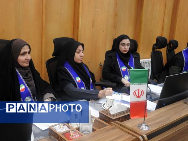 نشست هم‌اندیشی مسئولان سازمان دانش‌آموزی استان فارس روز اول