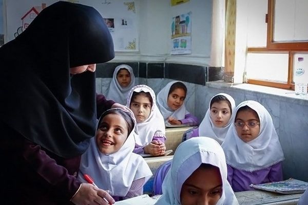 معلم امروز باید معمار تفکر و کرامت انسانی نسل نو باشد