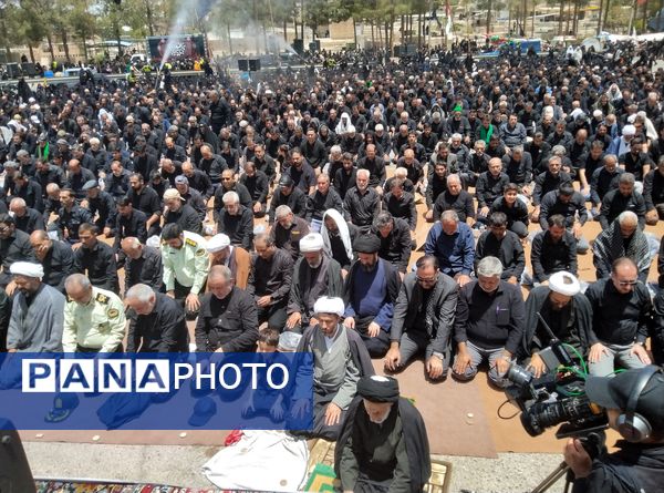 اقامه نماز ظهر عاشورا در قتلگاه بیرجند 