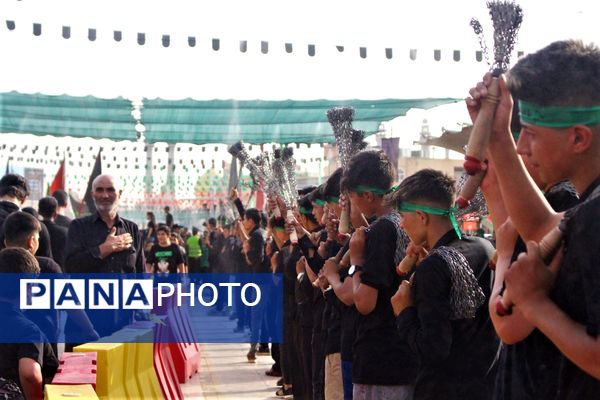 حضور پرشور کودکان قمی در دسته‌های عزاداری روز تاسوعا 