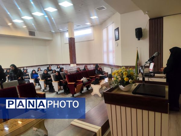 نشست تخصصی رابطین پژوهش؛ گامی برای توسعه علمی مدارس ناحیه ۶