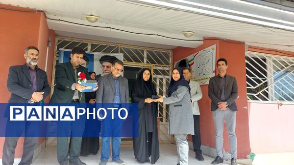 نواخته شدن زنگ سپاس معلم در دبیرستان زینبیه بلده