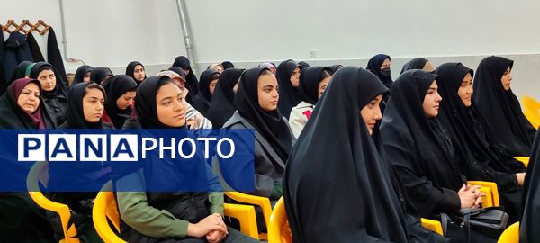مراسم تقدیر از دانش‌آموزان دختر مقام‌آور  منطقه‌ای دوره دوم در رشته‌های قرآنی شهرستان ملارد