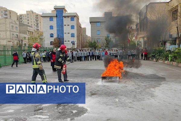 برگزاری مانور زلزله و ایمنی در دبیرستان شاهد شهید کاظمی شهرستان اسلامشهر