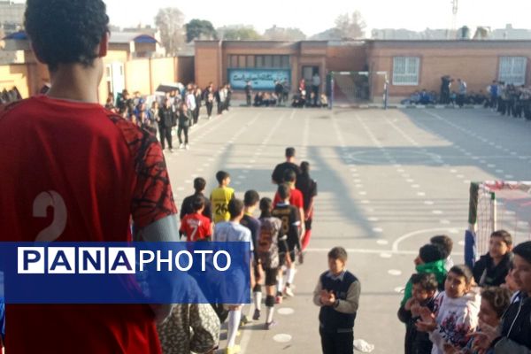  فینال المپیاد ورزشی درون مدرسه‌ای در دبیرستان بشارت بهارستان‌دو 