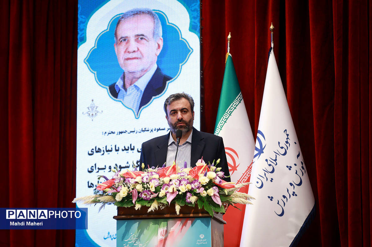 صیانت از هویت دینی و ملی دانشآموزان ماموریت اصلی حراست است/ نگاه مجموعه حراست فرهنگی و تربیتی است
