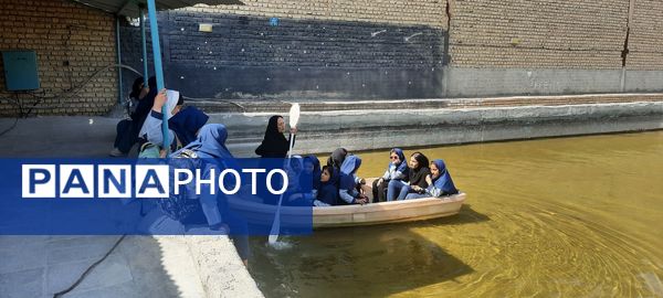 بازدید دانش‌آموزان مدرسه شهید خاقانی از گلخانه پیشه‌وران شیروان