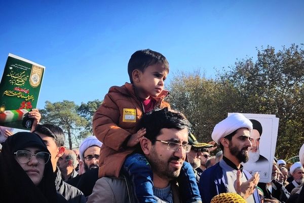 انس و ارادت قشرهای مختلف مردم قم با شهدای گمنام