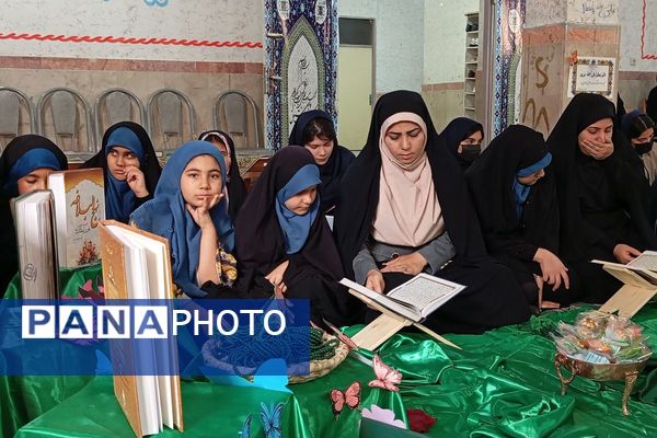 افتتاحیه محفل انس با قرآن‌کریم در دبیرستان جوادالائمه بهارستان‌دو