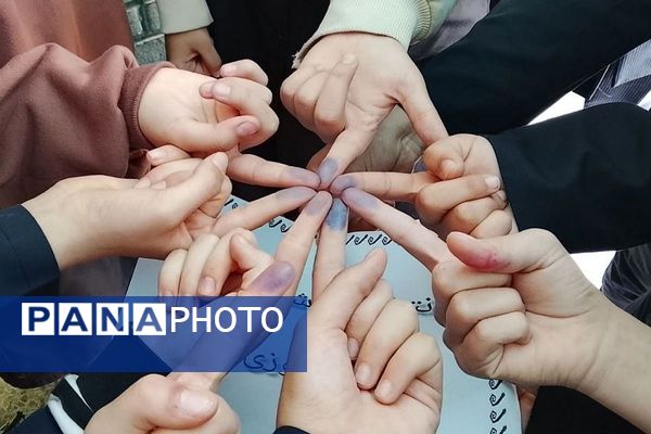 جوانه های دموکراسی در قدس؛شور وهیجان دانش آموزان قدس در انتخابات شورای دانش آموزی