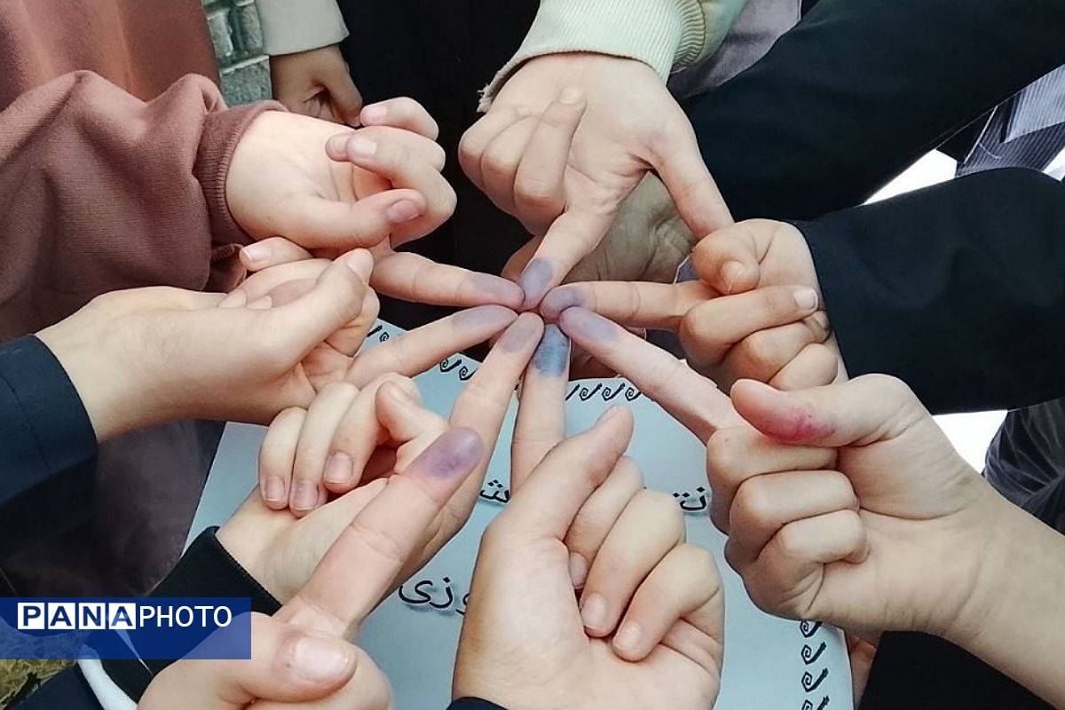 جوانه های دموکراسی در قدس؛شور وهیجان دانش آموزان قدس در انتخابات شورای دانش آموزی