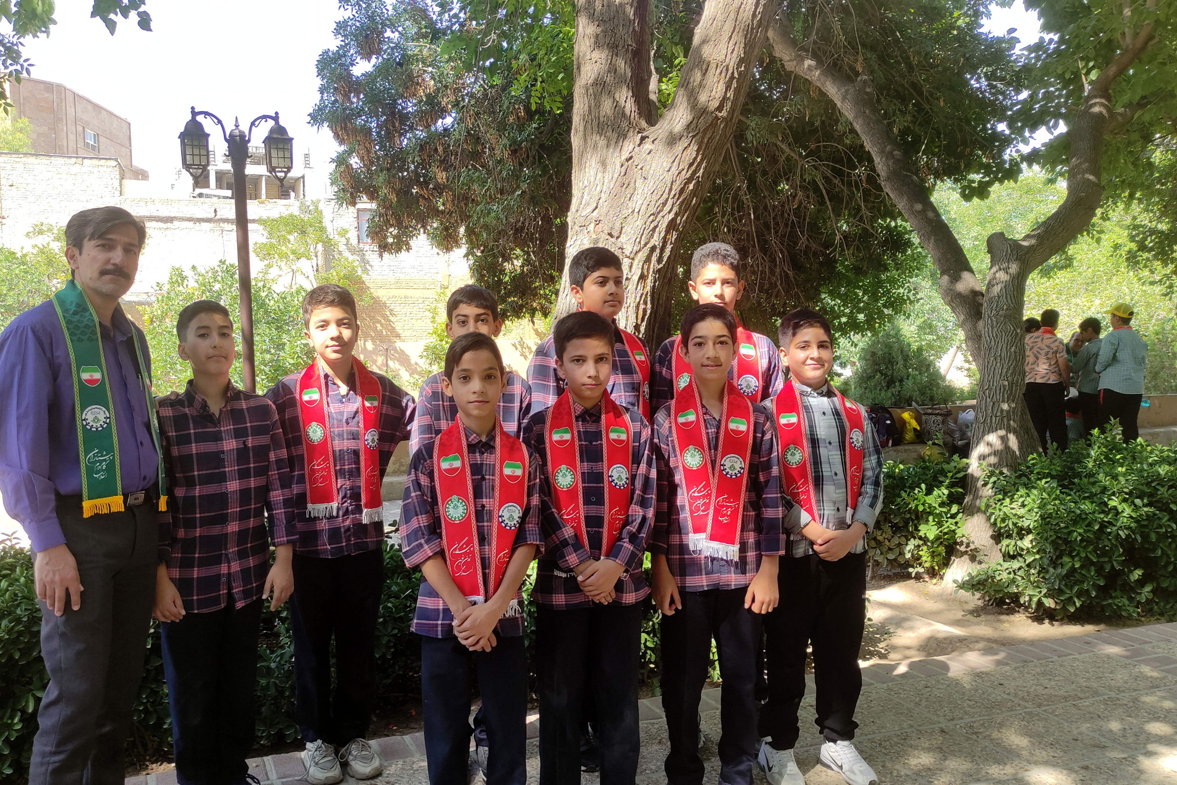 حضور پیشتازان پسر دبستانی ناحیه ۴ شیراز در بزرگترین رویداد تشکیلاتی 
