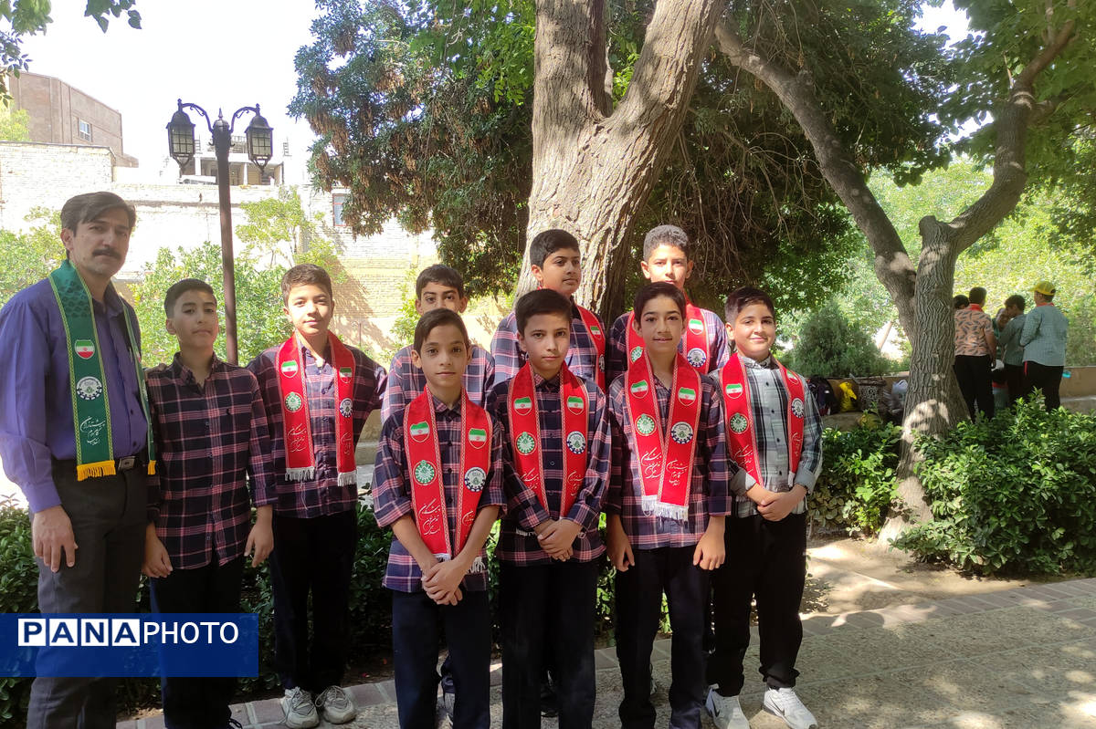 حضور پیشتازان پسر دبستانی ناحیه ۴ شیراز در بزرگترین رویداد تشکیلاتی 