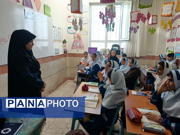 بازدید و ارزیابی مسئولان آموزش پرورش از دبستان زنده  یاد امینی پور