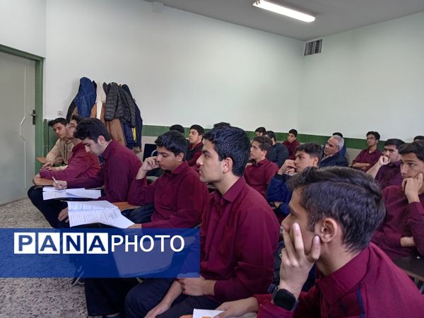 گفتگو با قبول شدگان کنکور دبیرستان نمونه آیت‌الله خامنه‌ای