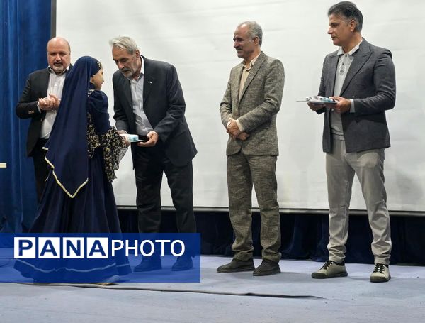 برگزاری دومین دوره مسابقات شعرخوانی دانشآموزی در بافق