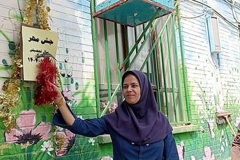 نواختن زنگ مهر در دبستان نیایش۲ 