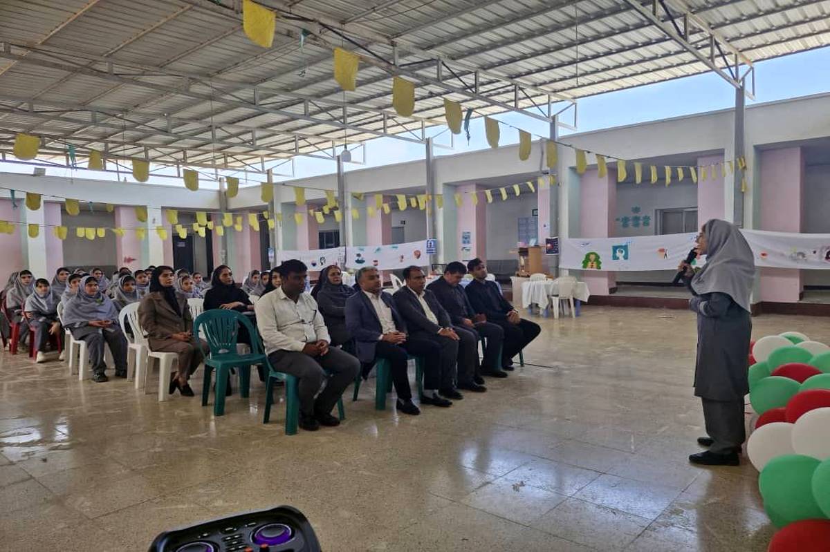آیین نمادین هفته «بهداشت روان» در دبیرستان فرهنگ قشم برگزار شد
