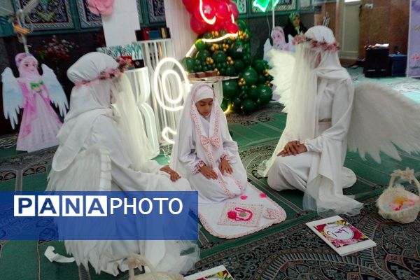 دختران مدرسه هدی 1 در خلعت زیبای عبادت