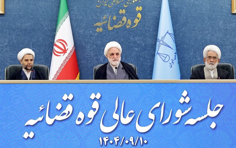 مسئله ارز و نوسانات ارزی را رها نکنید و ابتر نگذارید