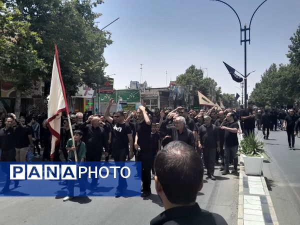 مراسم عزاداری عاشورای حسینی با حضور پرشور مردم و هیات‌های مذهبی شهرستان کاشمر 