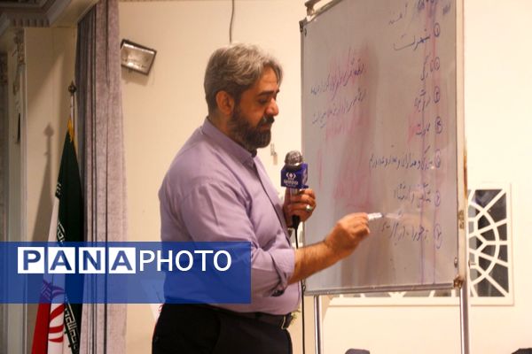 کارگاه خبرنویسی با مدیرعامل خبرگزاری پانا در مشهد