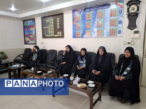بازدید مدرسان کشوری سازمان دانش‌آموزی از دبیرستان تمام تشکیلاتی عفت