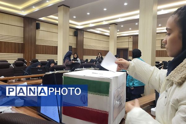 انتخابات شورای دانش آموزی منطقه‌ای با حضور معاون پرورشی و تربیت بدنی ناحیه دو شهرری 