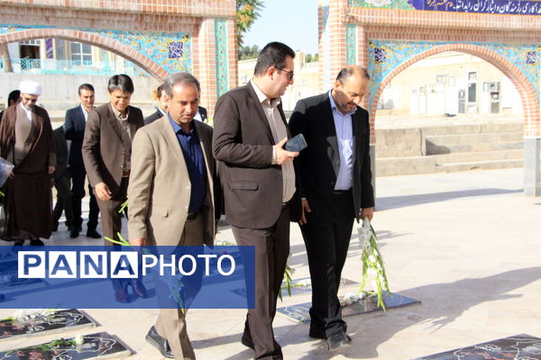 حضور معاون پرورشی و فرهنگی وزیر آموزش و پرورش در گلزار شهدای بجنورد