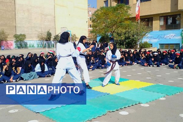 المپیاد ورزشی درون مدرسه‌ای در دبیرستان شهید همت شهرستان ملارد