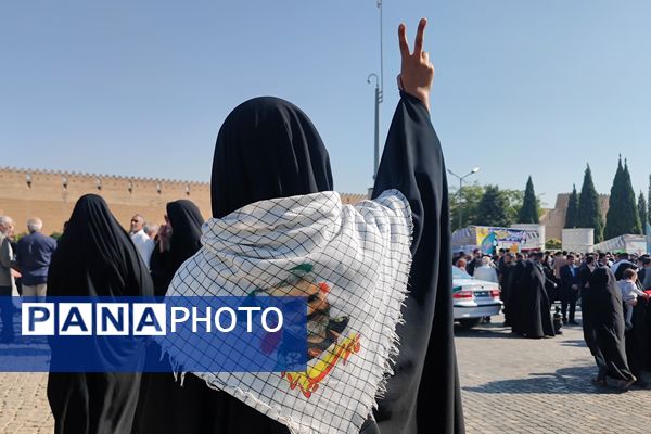 روز دانش‌آموز، روز خروشِ آگاهی و شادابی