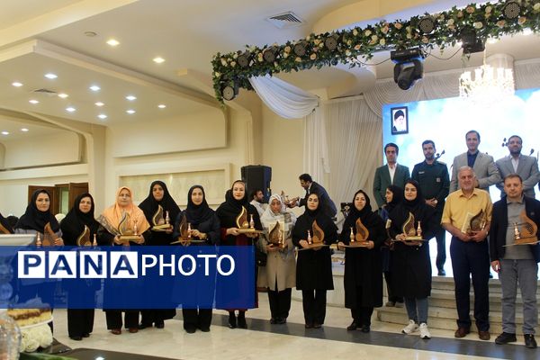 برگزاری مراسم گرامیداشت مقام معلم در بهارستان‌دو