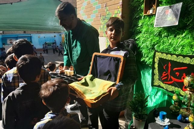 سیاه پوش کردن مدارس ناحیه دو شهرری به مناسبت ایام فاطمیه 