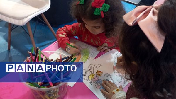 استقبال مردم از نمایشگاه بین المللی قرآن کریم در روز‌های پایانی سال
