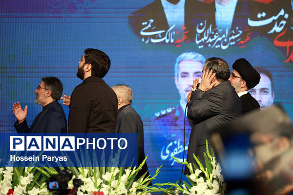 مراسم وداع با پیکر شهدای خدمت در مصلی تهران