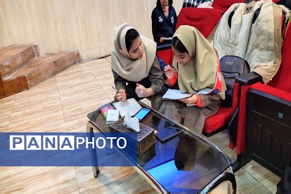 کلاس آموزشی خبرنگاری در کانون مهر تابان نیشابور