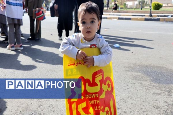 حضور پرشور دانش‌آموزان پاکدشتی در راهپیمایی روز ۱۳ آبان