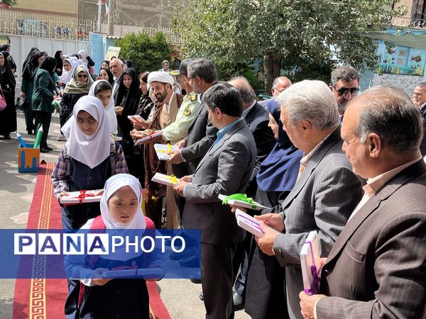 آیین نواختن زنگ مهر در آموزشگاه استثنایی ایثار ناحیه دو مشهد 