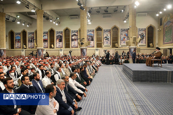 دیدار هزاران نفر از بسیجیان با رهبر معظم انقلاب