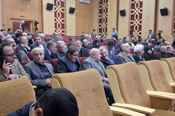 تجلیل از خدمات خیر مدرسه‌ساز «حاج اکبر ابراهیمی»