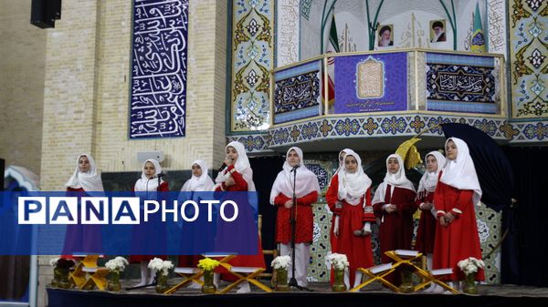 محفل قرآنی خانوادگی و افطاری ساده در مصلی خاتم‌الانبیا زنجان