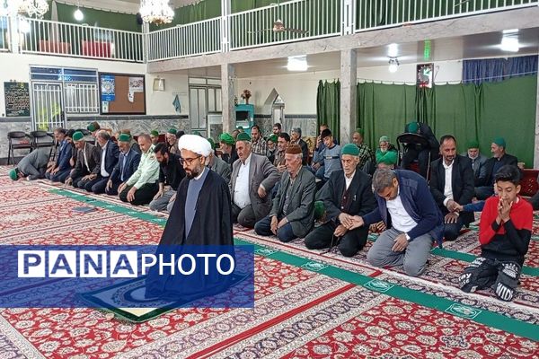 نماز جمعه همزمان با ایام فاطمیه در مسجد جامع شهر بارنیشابور