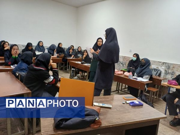 کارگاه آموزشی مشاوره در دبیرستان مطهره ناحیه ۶ مشهد
