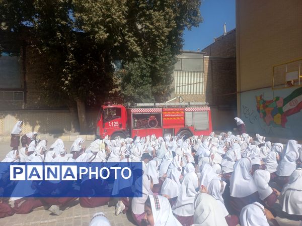بزرگداشت روز آتش نشانی در دبستان شطیطه۲